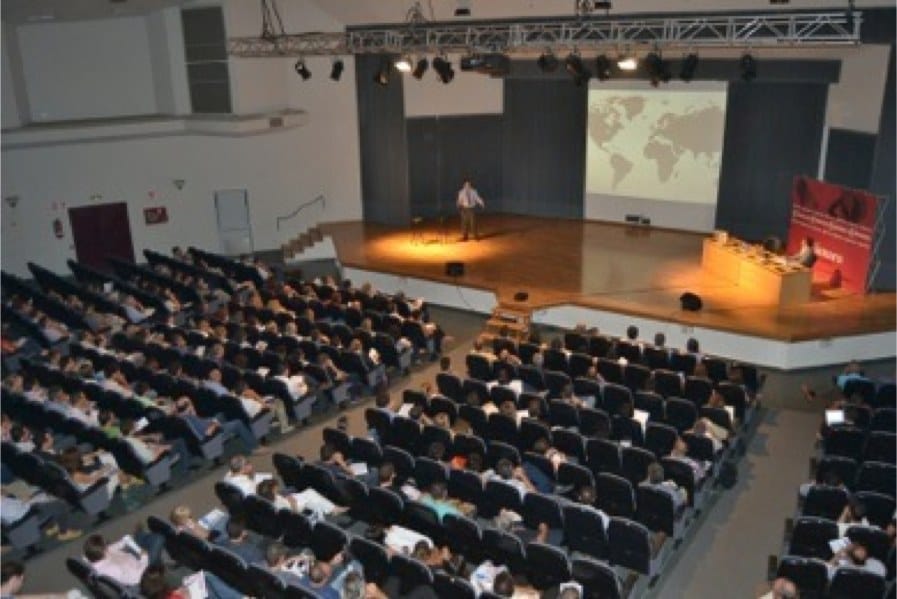 Ponencia internacional con audiencia ejecutiva